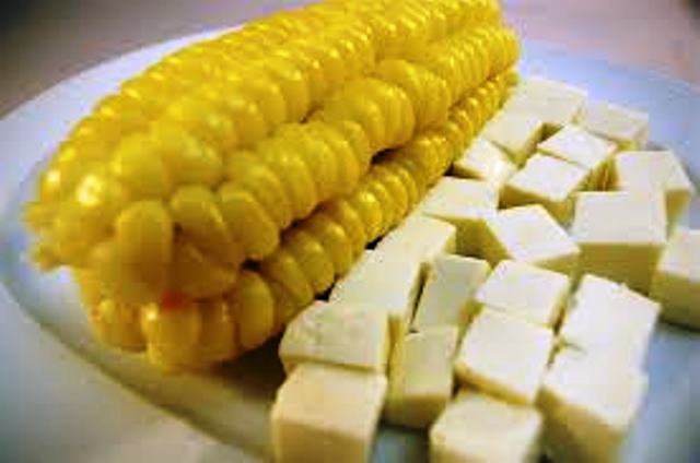 14. Choclo con queso